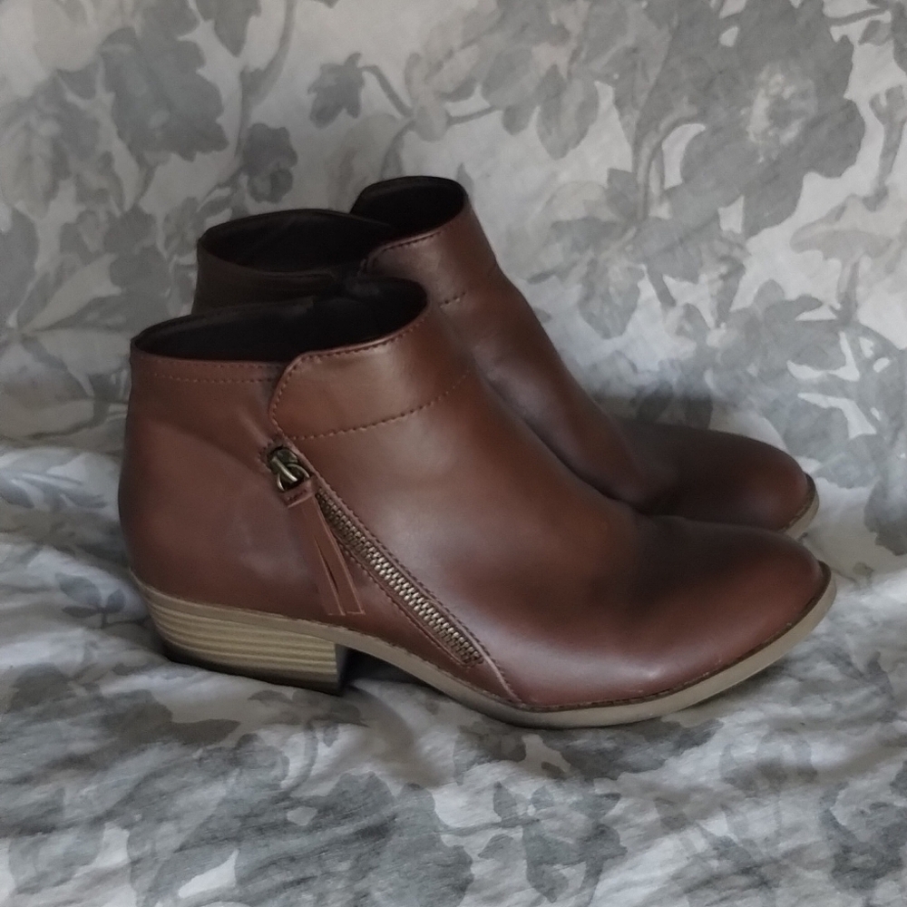 Brown faux leather boots/booties